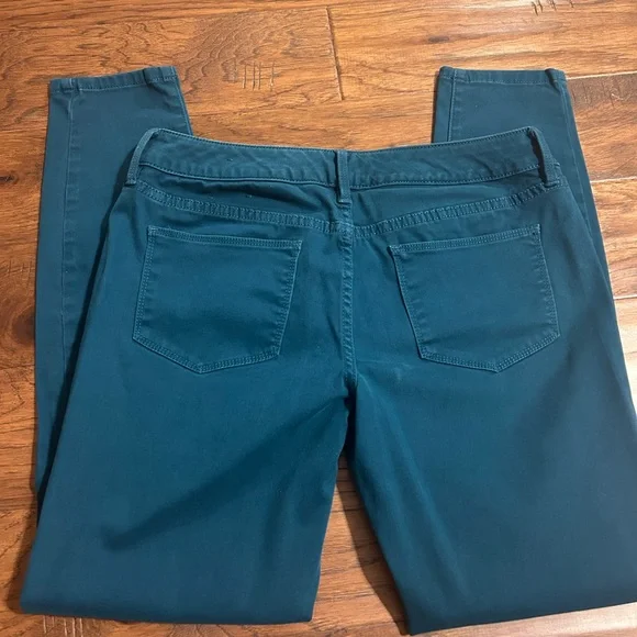Woman's mid rise The Limited Women's Teal Jeans 
Size 8. Casual or career wear - Picture 2 of 4